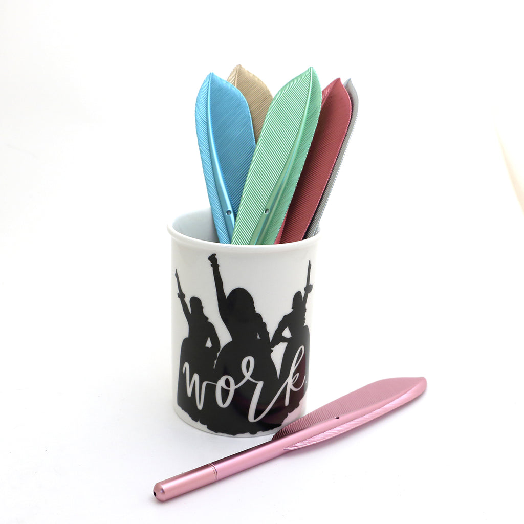 Work pencil holder, brush cup, pen and pencil holder, can add feather pens